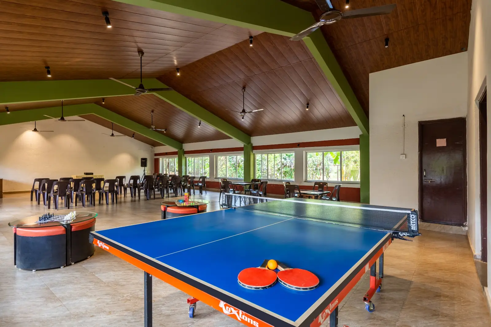 Table tennis in the games hall