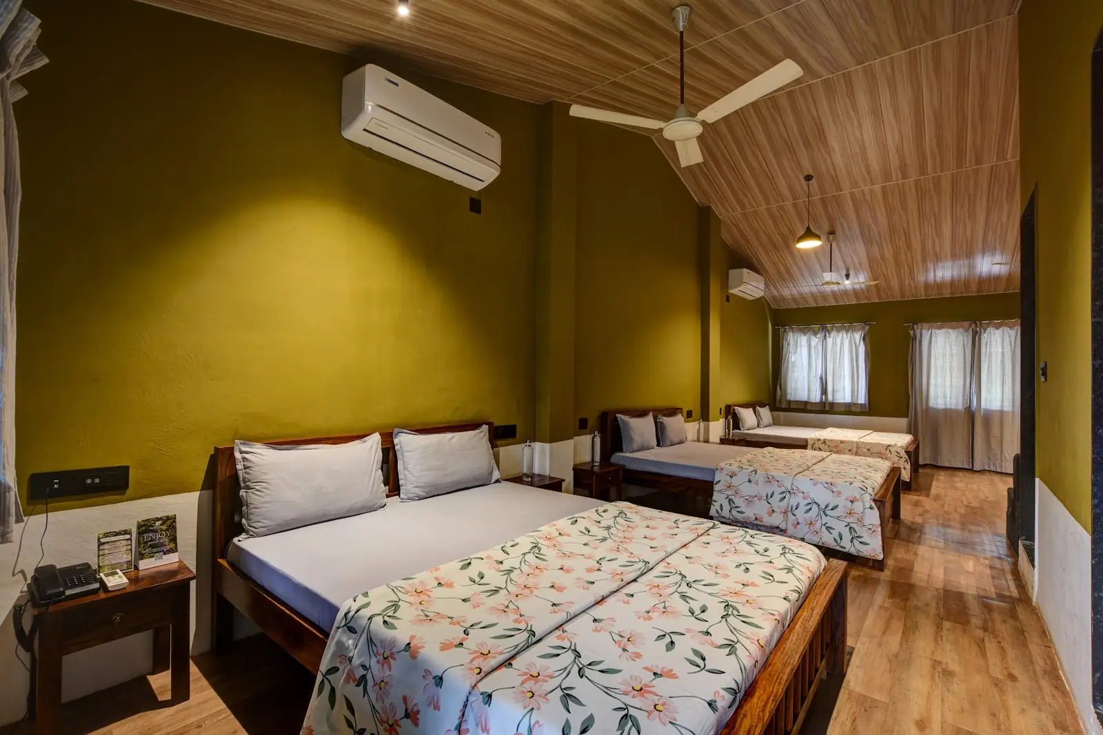 AC Family Room with three double beds