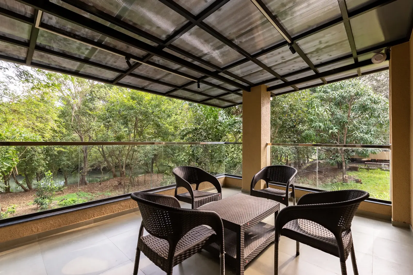 Covered sit-out of a Riverside Suite
